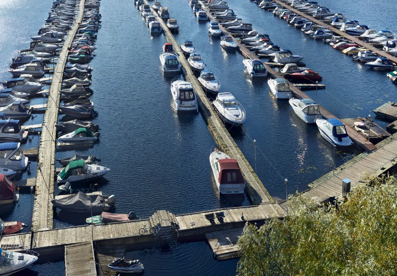 Heated indoor dock hall protecting yachts through winter